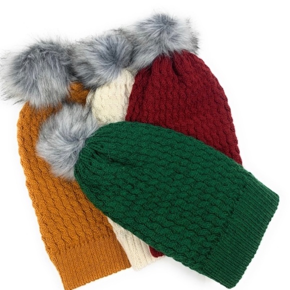 Slouch Beanie With Pom Ivory - Picture 4 of 5